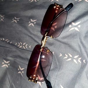 Very new only worn once just have no case that’s why I put it only at 640